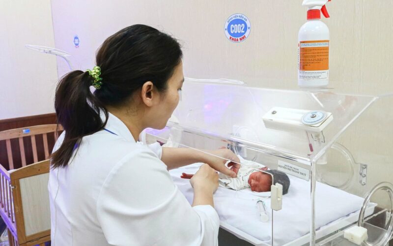 Hành trình 42 ngày giành lại sự sống cho em bé sinh non 28 tuần của bệnh viện Kiến An, Hải Phòng