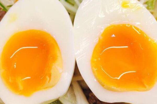 4 nhóm người không nên ăn trứng lòng đào