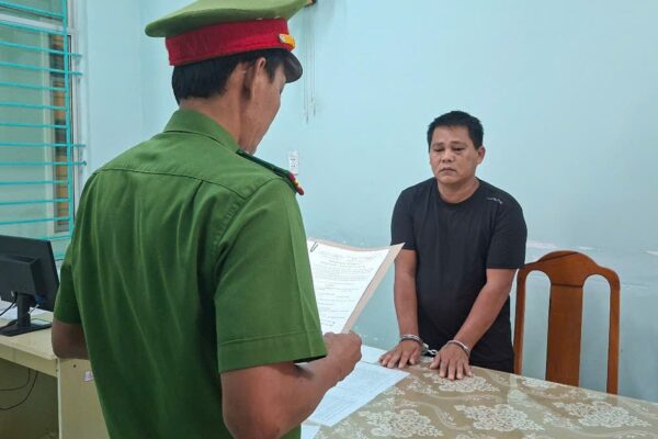 Bắt giam đối tượng chặn đường, đập vỡ kính và truy đuổi xe cứu thương suốt 10km