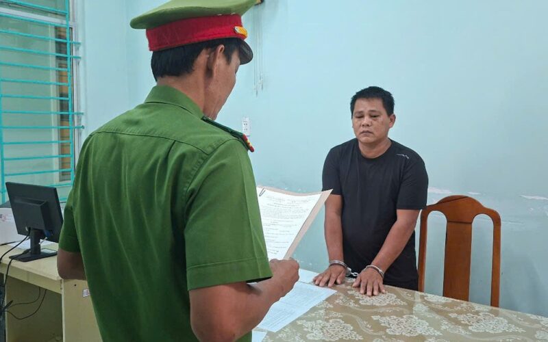 Bắt giam đối tượng chặn đường, đập vỡ kính và truy đuổi xe cứu thương suốt 10km