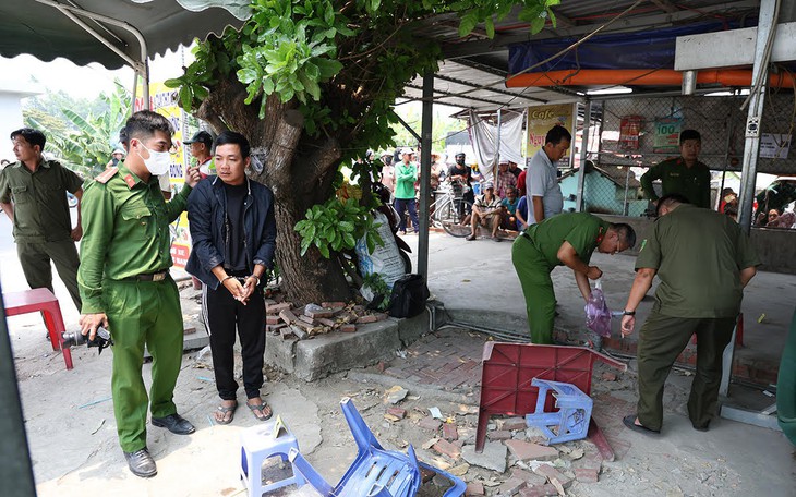 Chém vợ tử vong vì phát hiện người đàn ông khác trong nhà- Ảnh 2.