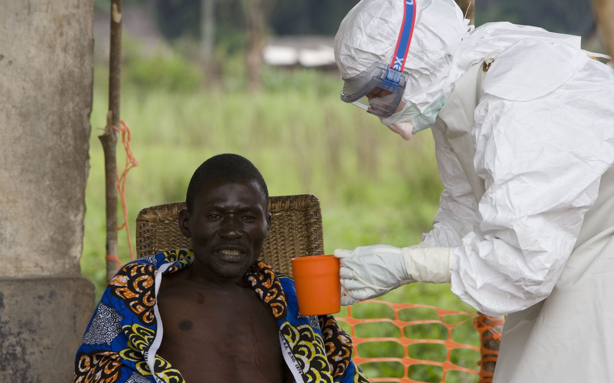 Bộ Y tế khuyến cáo người dân chủ động phòng bệnh Ebola sau cảnh báo của WHO- Ảnh 2.