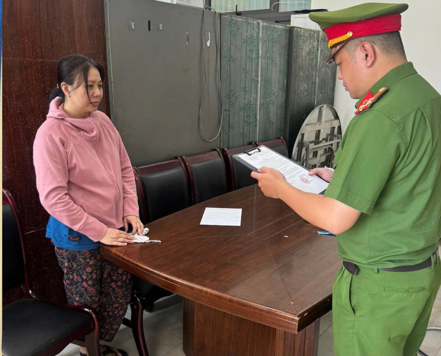 1000051129-17800623500071357817937 Bịa chuyện giàu có, mắc ung thư để vay tiền, Đinh Thị Hạnh chiếm đoạt hơn nửa tỷ đồng- Ảnh 1.