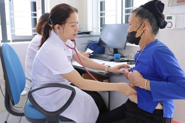 Đưa dịch vụ y tế chất lượng đến gần hơn với người dân