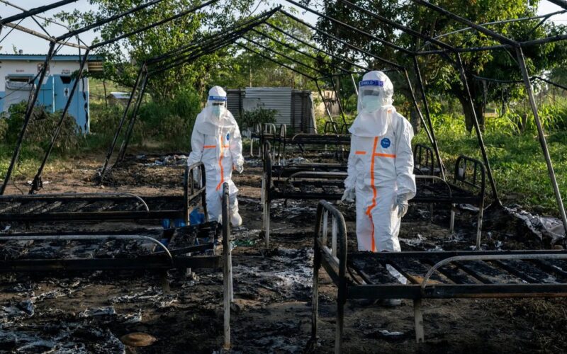 Hiểm họa mới bất ngờ ập xuống các trung tâm điều trị Ebola tại CHDC Congo