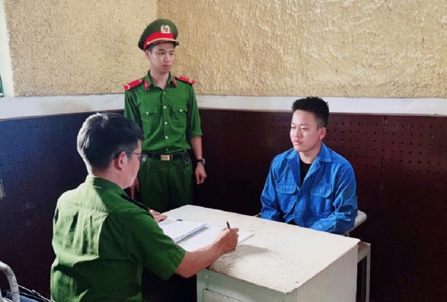 Bắt tạm giam chủ tiệm cầm đồ 25 tuổi lừa đảo hơn 10 tỷ đồng- Ảnh 1.