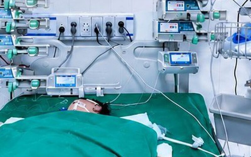 Cứu sống bé trai 23 tháng tuổi mắc tay chân miệng với nhiều biến chứng thần kinh, hô hấp và tuần hoàn