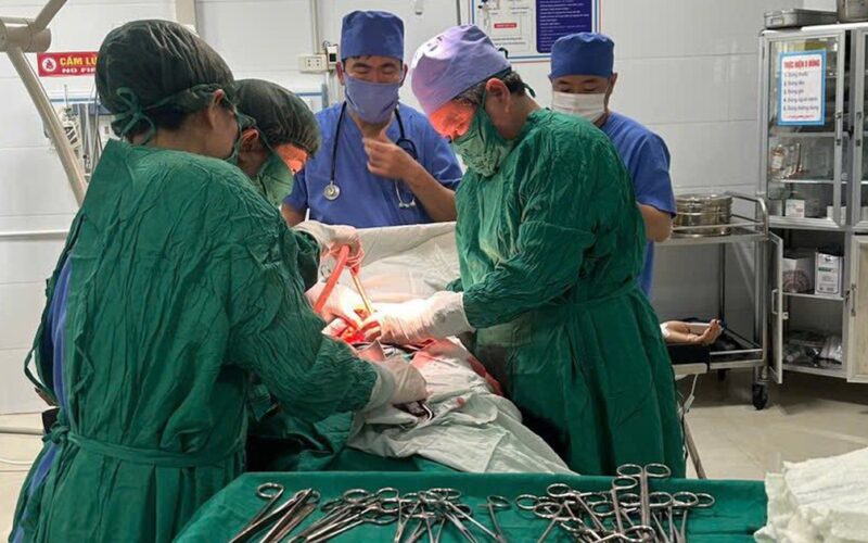 Cứu sống sản phụ choáng mất máu nặng do thai ngoài tử cung vỡ
