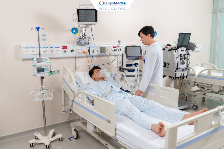 anh-4-17812520390521040333714 Hồi sức cấp cứu và chăm sóc giảm nhẹ nâng đỡ người bệnh ung thư giai đoạn cuối tại PhenikaaMec- Ảnh 4.