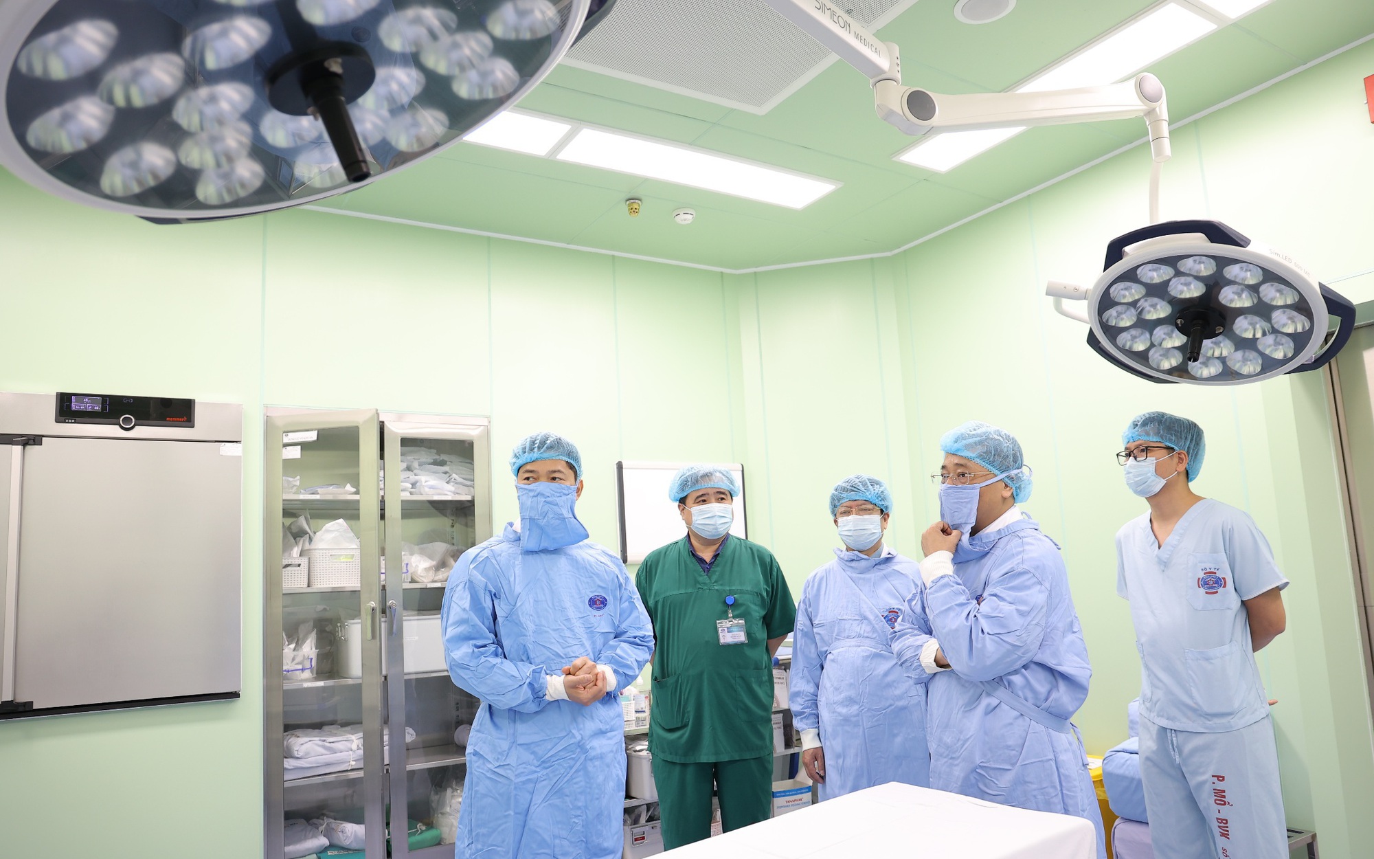 Chủ quan với dấu hiệu đi ngoài ra máu, người đàn ông 42 tuổi 'sốc' vì ung thư trực tràng- Ảnh 3.