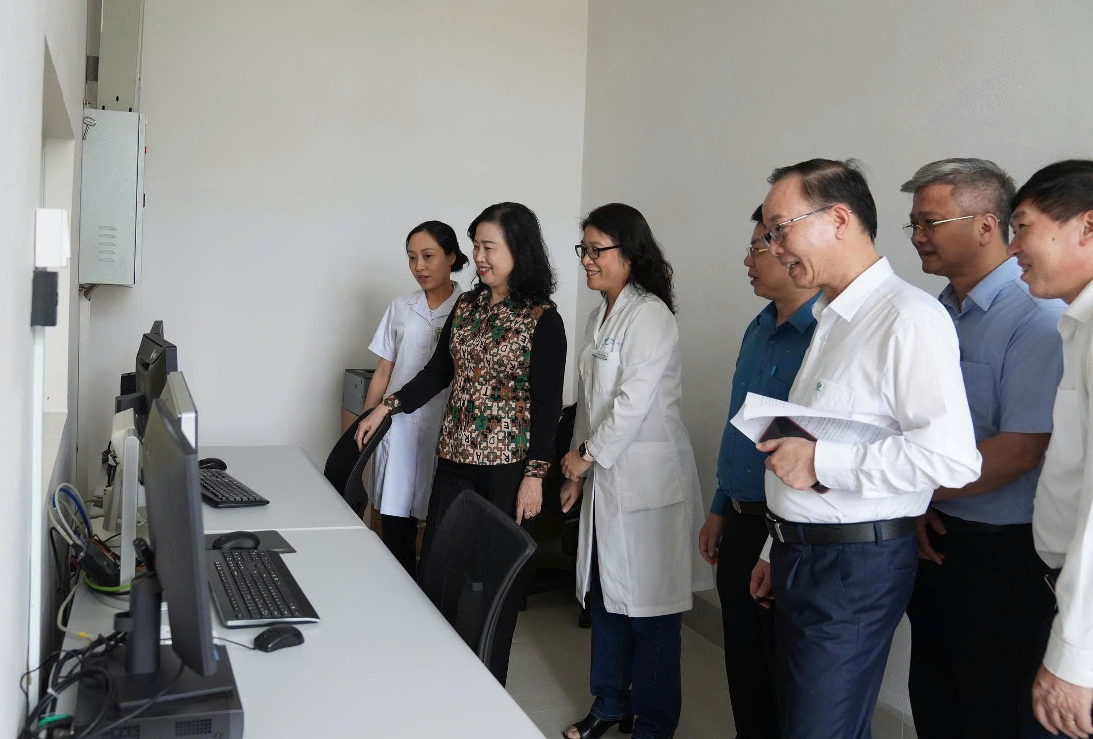 Bộ trưởng Bộ Y tế Đào Hồng Lan: Khẩn trương hoàn thiện các điều kiện để Cơ sở 2 Bệnh viện Nhi Trung ương hoạt động từ ngày 1/6- Ảnh 5.