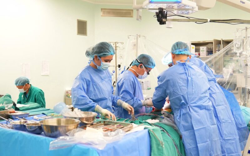 Vượt qua bất tương xứng, ghép tim thành công cho bệnh nhân suy tim giai đoạn cuối
