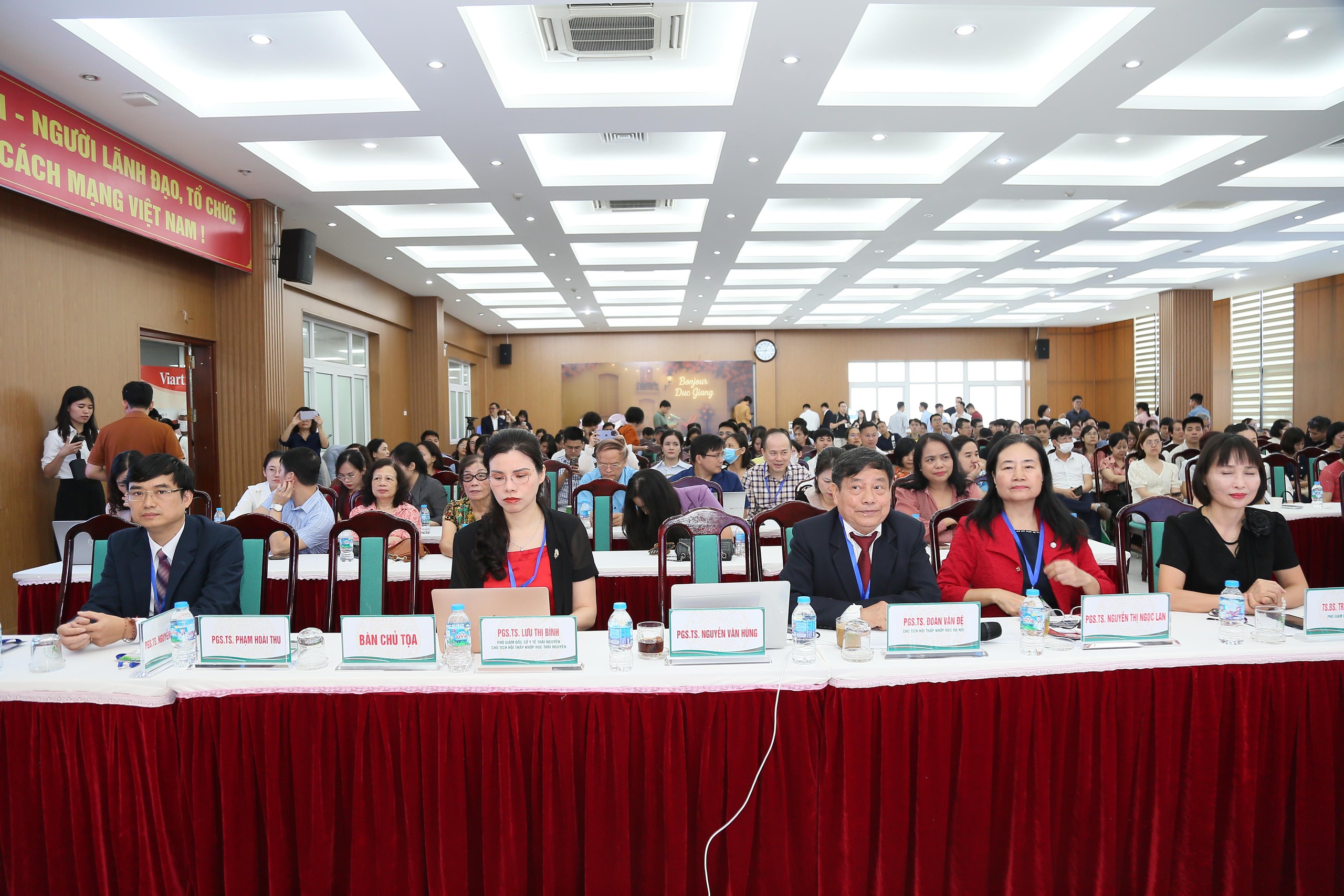 Già hóa dân số gia tăng, bệnh cơ xương khớp tạo áp lực lớn lên hệ thống y tế- Ảnh 2.