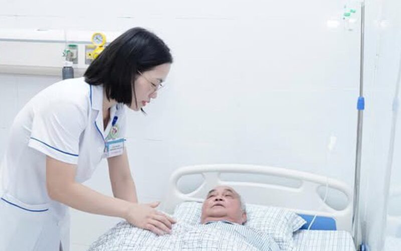 Viên chức ngạch kỹ thuật viên muốn chuyển sang chức danh Dinh dưỡng hạng IV cần điều kiện gì?