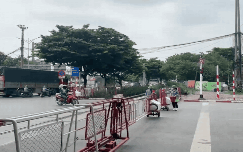Hà Nội tăng cường xử lý vi phạm đường sắt, chỉ ra thói quen chủ quan nhiều người vẫn mắc phải