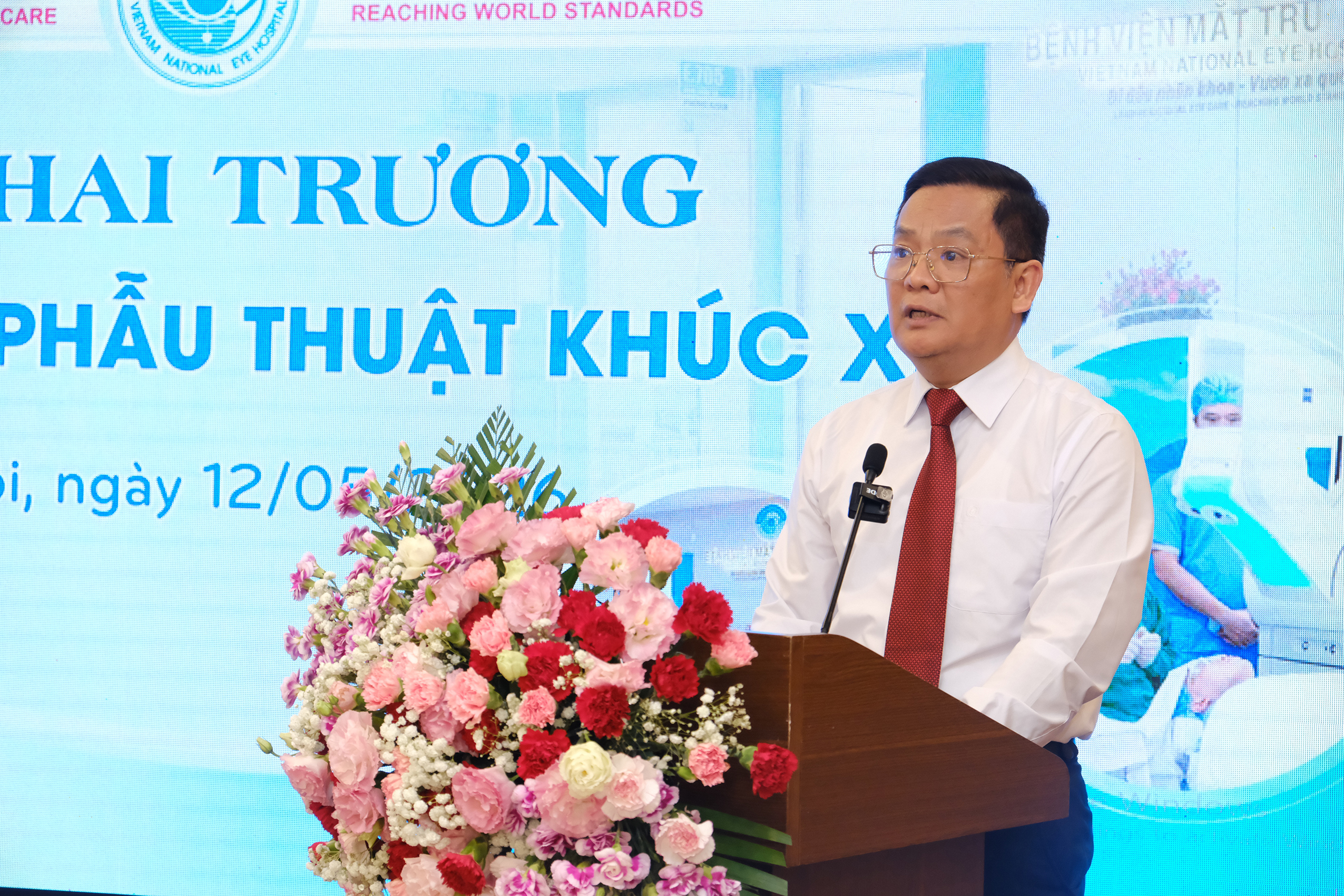 Mở rộng tiếp cận phẫu thuật khúc xạ công nghệ cao cho người dân- Ảnh 3.
