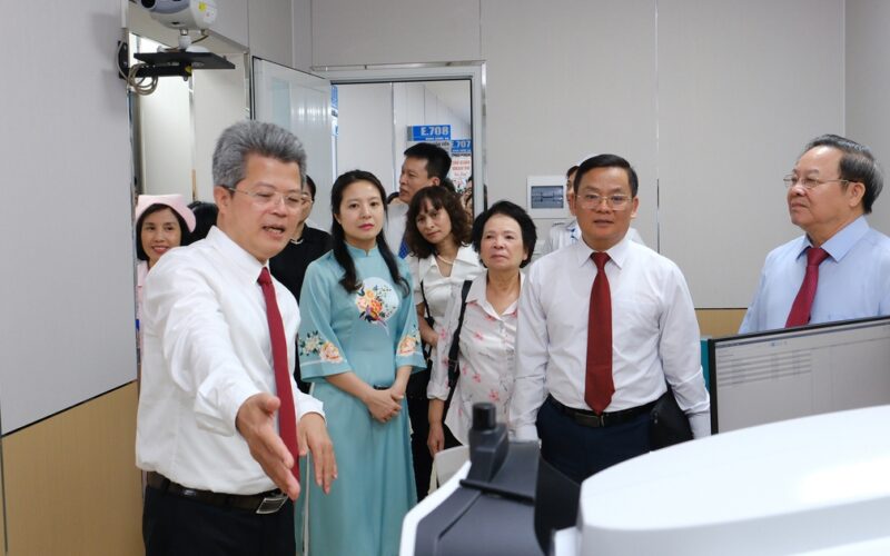 Mở rộng tiếp cận phẫu thuật khúc xạ công nghệ cao cho người dân