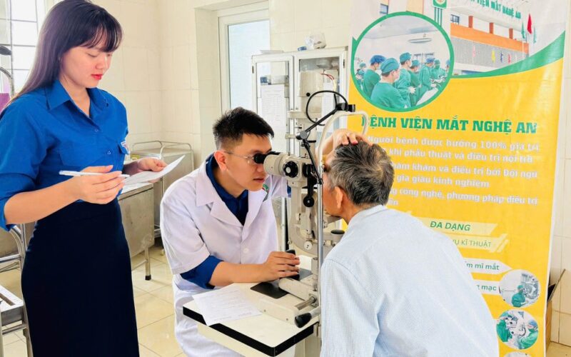 Đưa bác sĩ về xã giúp người dân thay đổi thói quen ‘có bệnh mới đi khám’