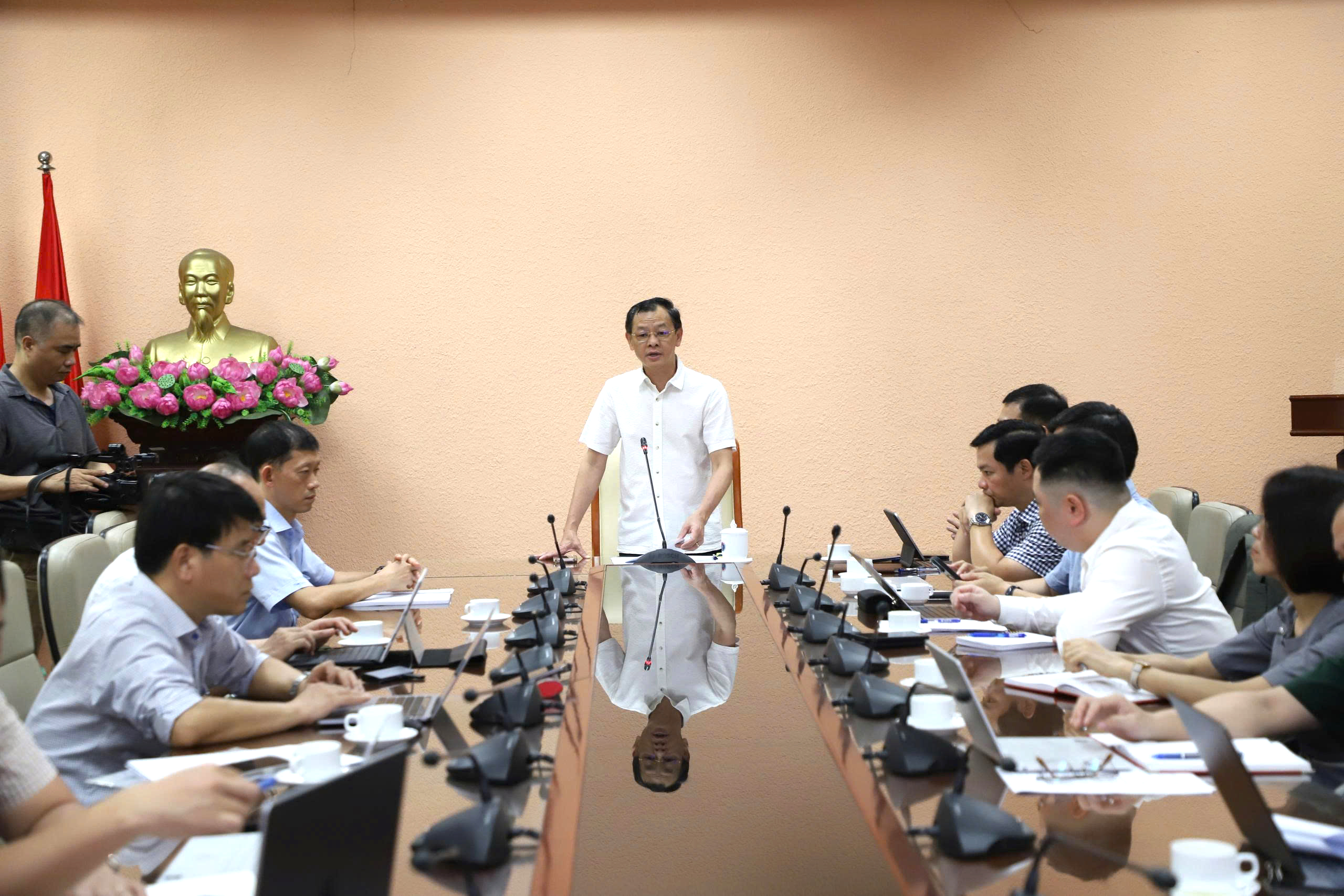 Thứ trưởng Nguyễn Tri Thức: Dữ liệu sức khỏe là nền tảng của chuyển đổi số y tế- Ảnh 8.