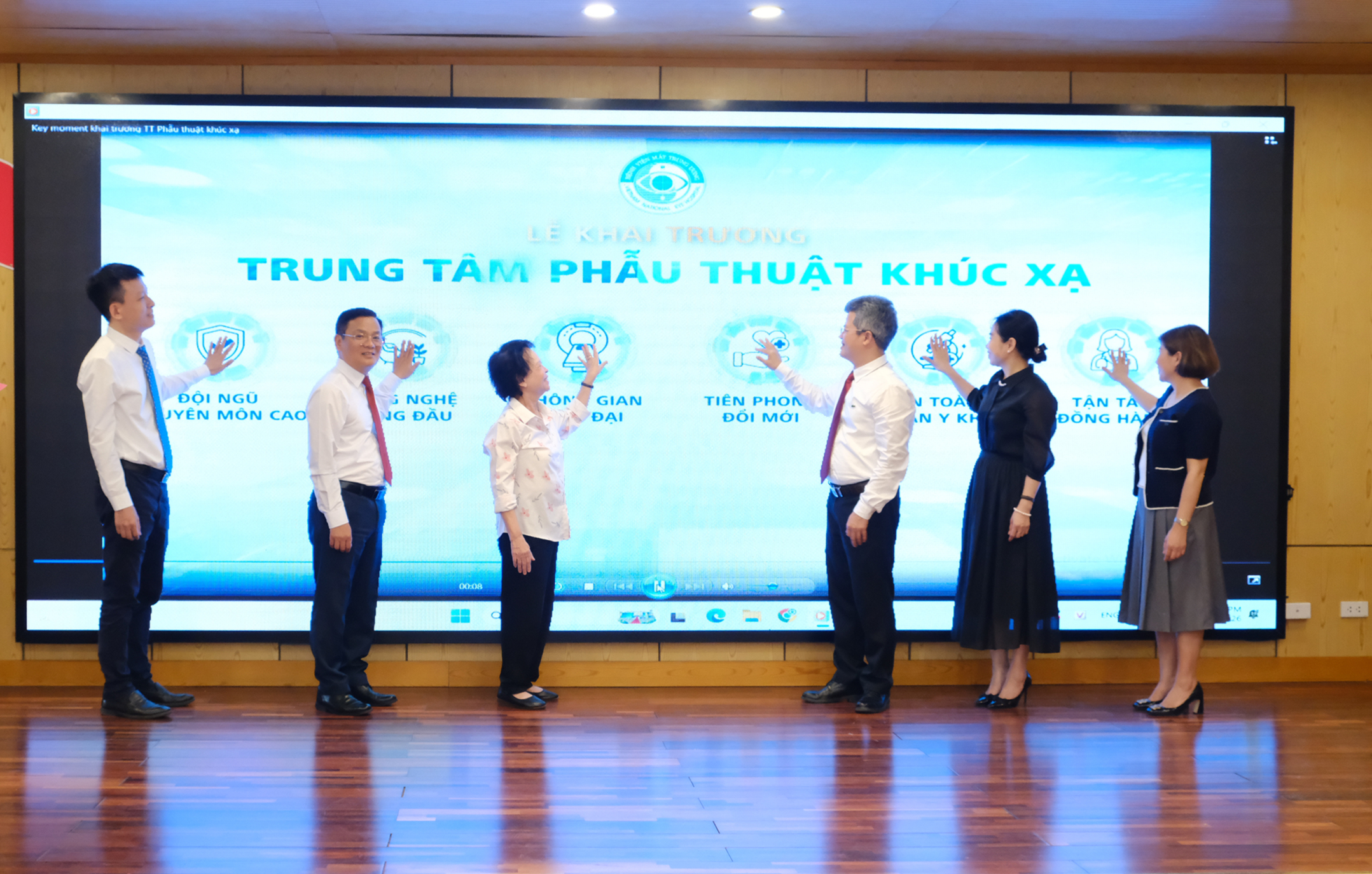 Mở rộng tiếp cận phẫu thuật khúc xạ công nghệ cao cho người dân- Ảnh 1.