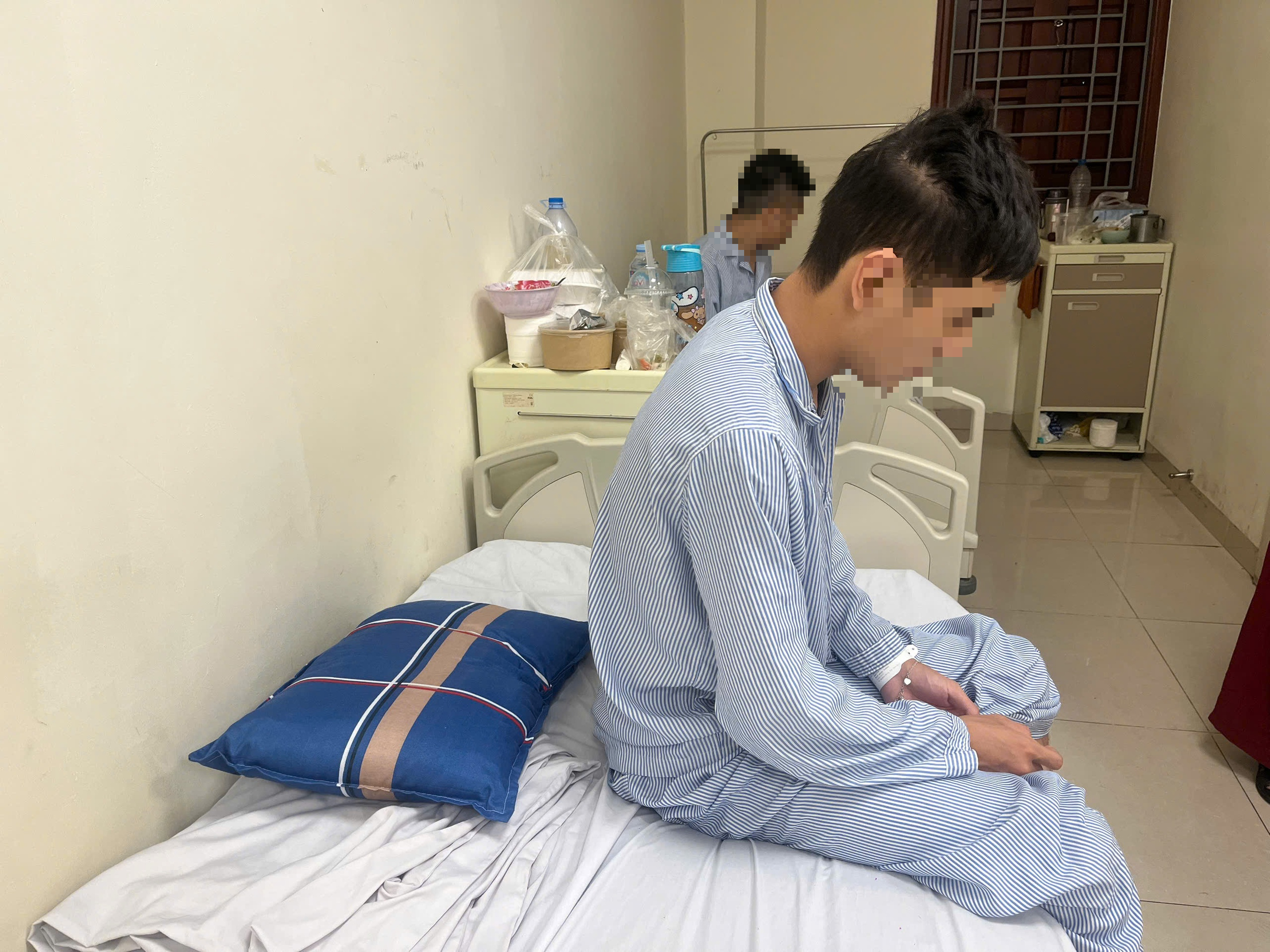 edit-ma-tuy-can-sa-1780023502294530956932 Nam sinh viên luôn tưởng tượng mình bị theo dõi sau thời gian dùng cần sa, 'cỏ Mỹ'- Ảnh 1.