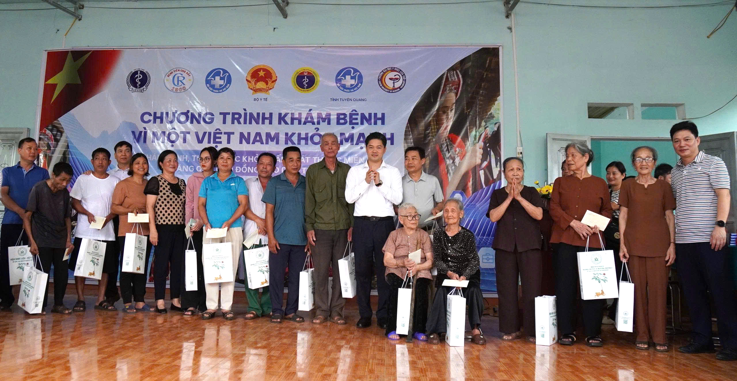 Thứ trưởng Thường trực Vũ Mạnh Hà: Mỗi hoạt động thiện nguyện đúng nhu cầu sẽ góp phần bồi đắp niềm tin với ngành y tế- Ảnh 1.