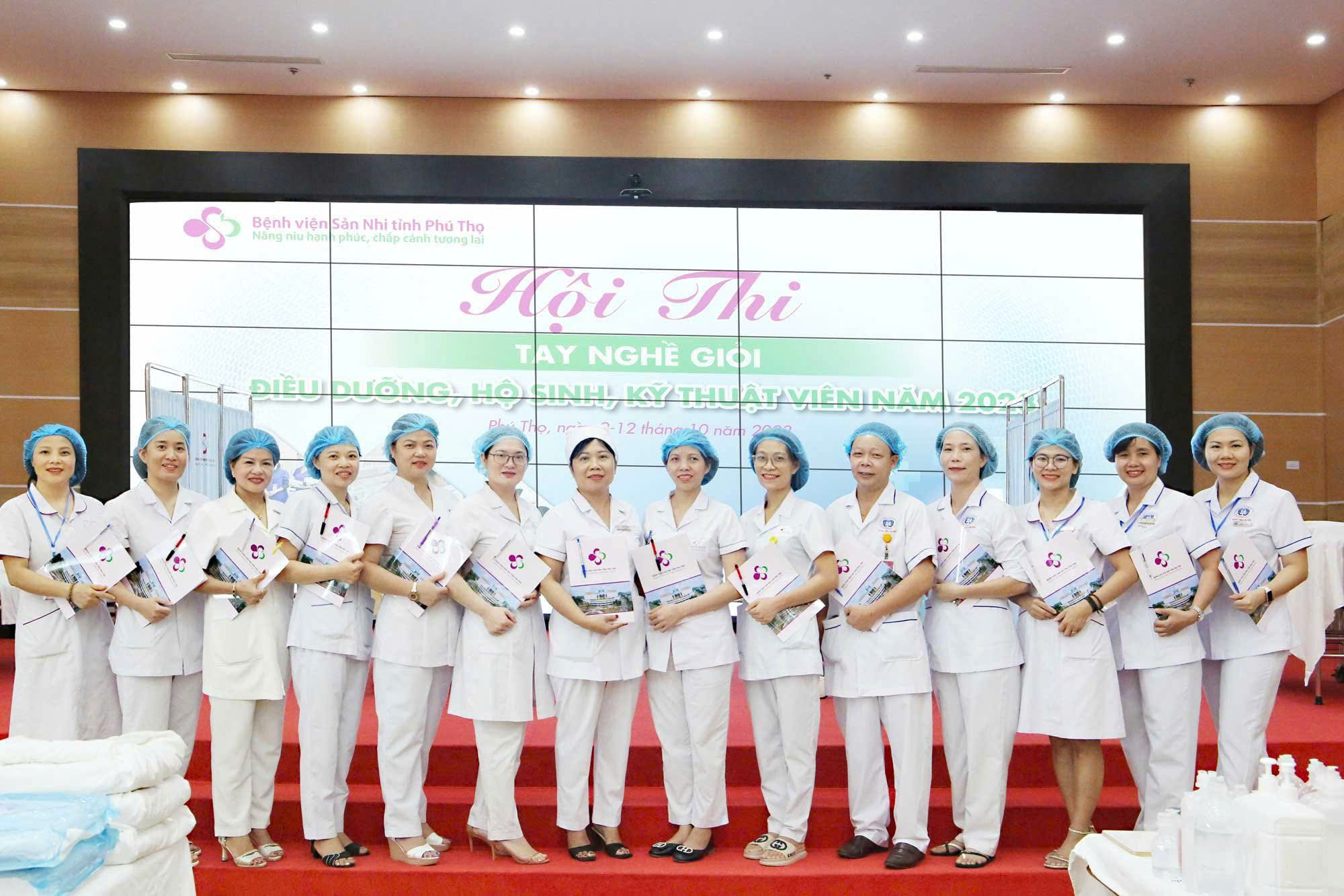 hoi-thi-dieu-duong-gioi-17785932541091185379608 Nữ điều dưỡng Sản Nhi: 'Sau mỗi mũi tiêm, ca trực là trách nhiệm với tính mạng con người'- Ảnh 1.