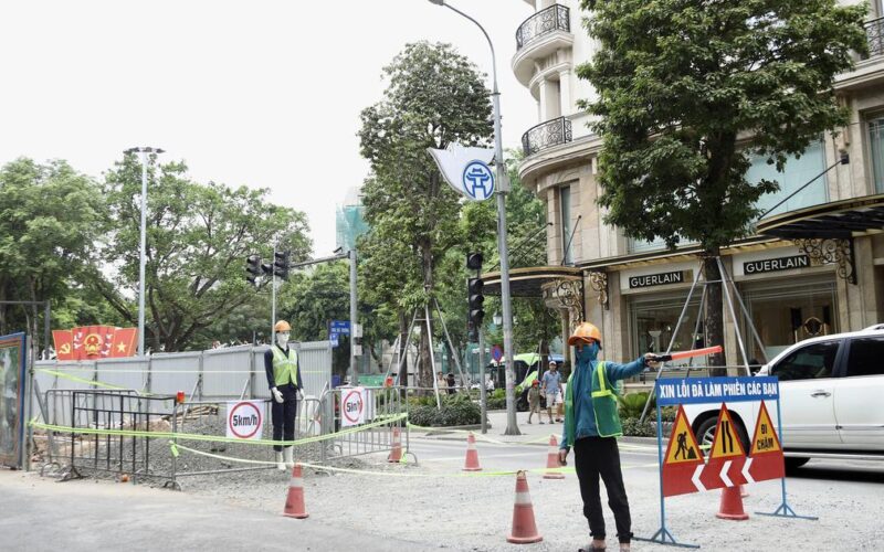 Hà Nội rào chắn loạt tuyến phố trung tâm để thi công chống ngập úng