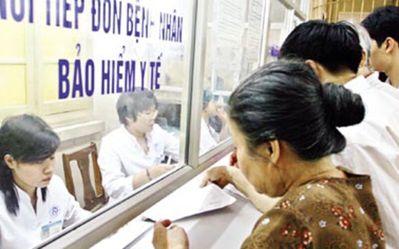 Từ 15/5, cho mượn thẻ BHYT để khám chữa bệnh sẽ bị phạt đến 5 triệu đồng