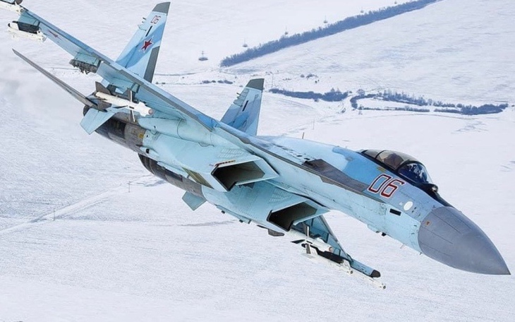 Loạt "tiêm kích ngoài hành tinh" Su-35 sẵn sàng xuất kích