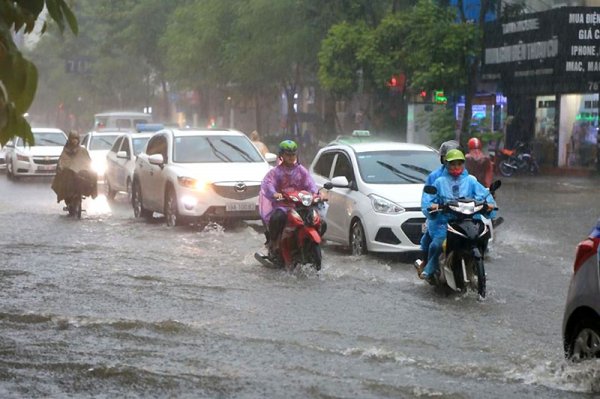 mua-dong-nhieu-noi-1780097806244755036987 Mưa dông nhiều khu vực trên cả nước trước khi bước vào đợt nắng nóng dài ngày- Ảnh 1.