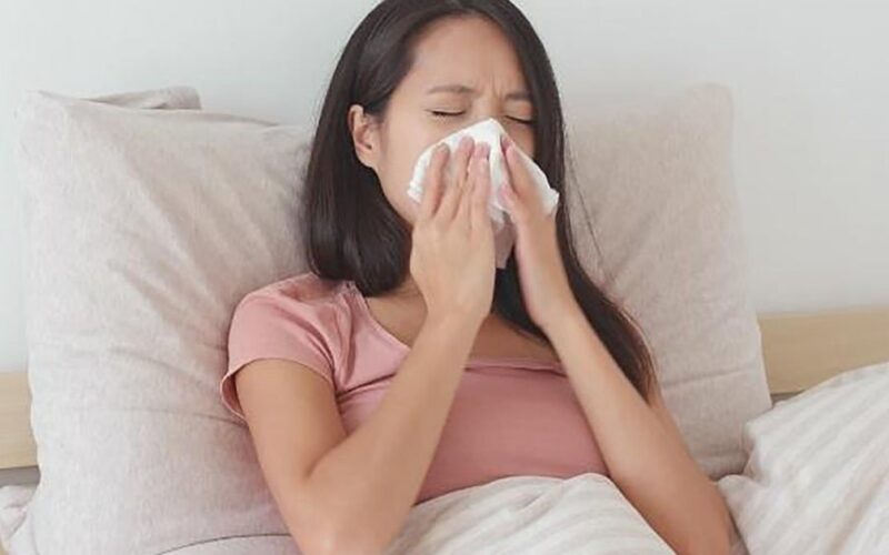 Sáng ngủ dậy nghẹt mũi, tối ho khan hãy thử ngay mẹo này