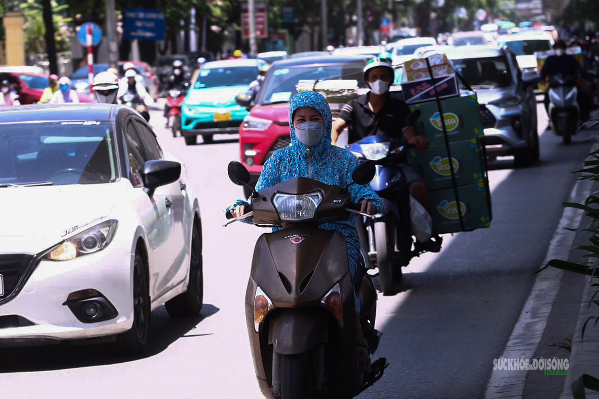 nguoi-lao-dong-nhoc-nhan-muu-sinh-duoi-nang-nhu-do-lua-10-17796775512511130931761 Người lao động nhọc nhằn mưu sinh dưới nắng như đổ lửa- Ảnh 5.