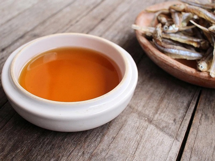 nuoc-mam-kem-chat-luong-gay-hai-gan-than-17807546234291067279514 4 dấu hiệu nước mắm kém chất lượng gây hại cho hệ tiêu hóa, gan và thận- Ảnh 1.