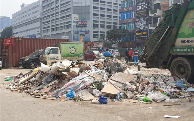 Đổ hơn 300 tấn vỏ hàu ra môi trường, chủ cơ sở bị khởi tố- Ảnh 2.