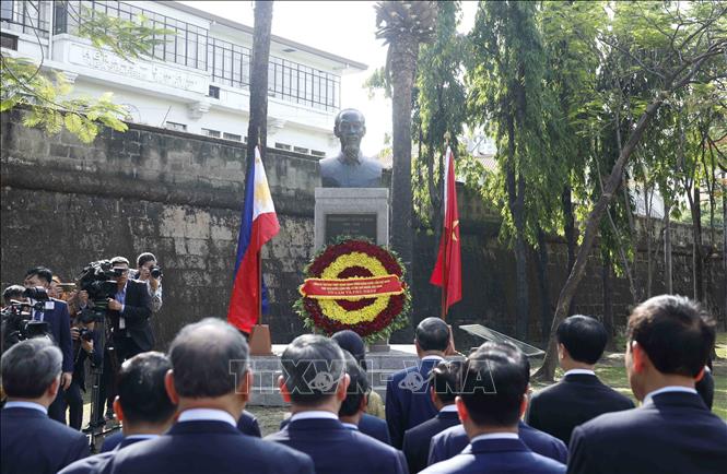 philippines-31526-33-1780220574861-178022057506230992002 Tổng Bí thư, Chủ tịch nước Tô Lâm dâng hoa tại Tượng đài Chủ tịch Hồ Chí Minh ở Philippines- Ảnh 4.