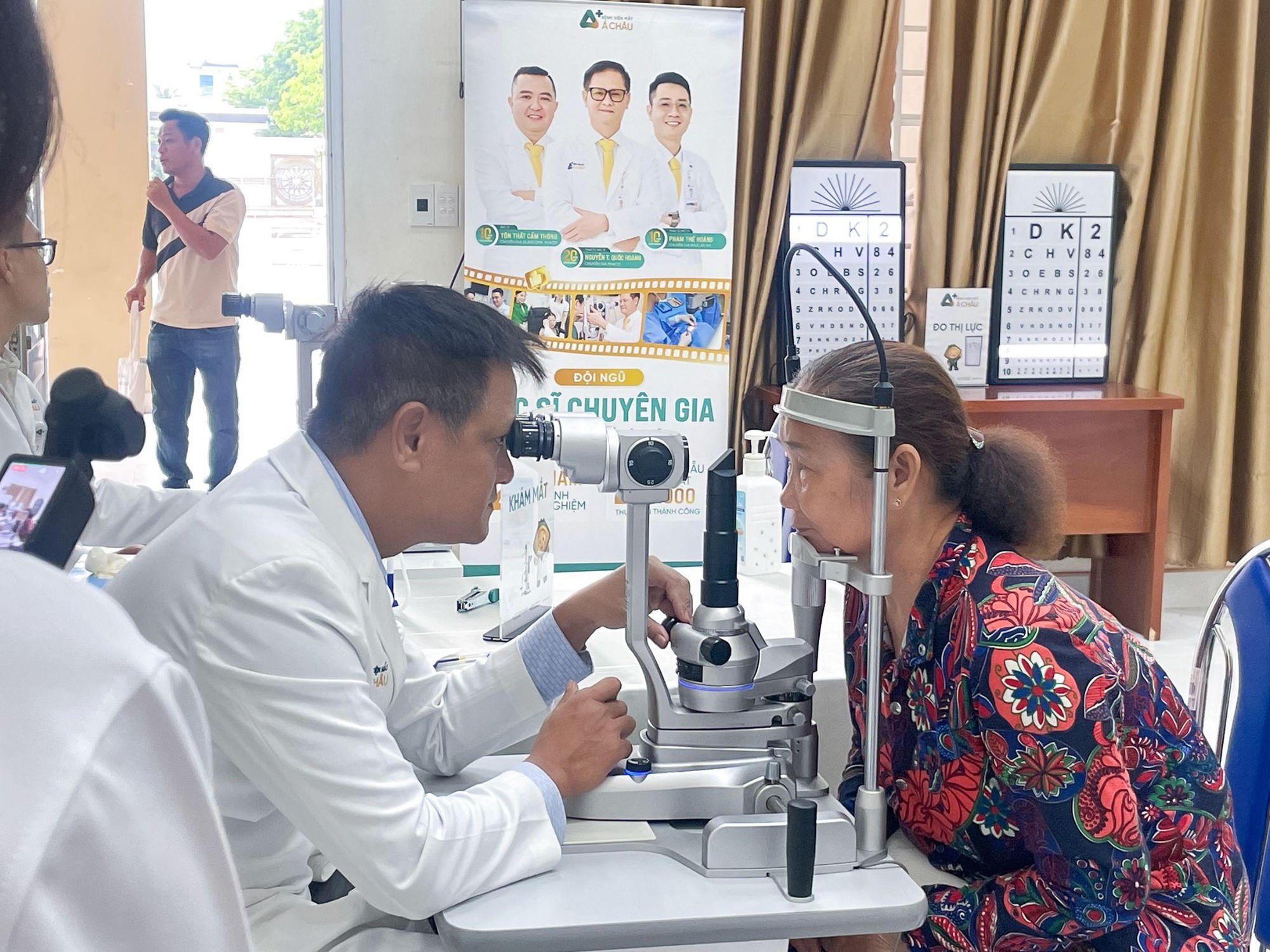 photo-1780309790377-17803097908541542302436 Bệnh viện Mắt Á Châu tầm soát bệnh lý mắt cho người dân Long Hải- Ảnh 2.