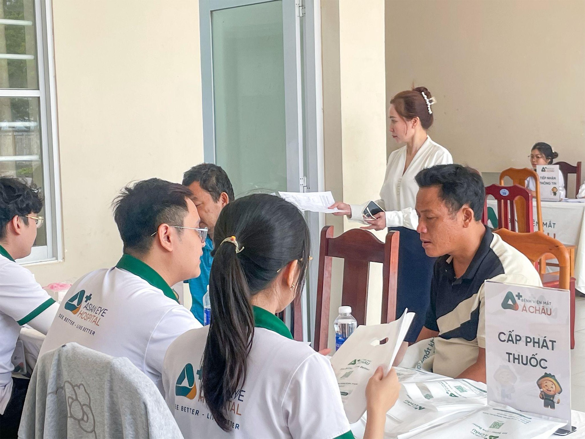 photo-1780309792000-1780309792245755905469 Bệnh viện Mắt Á Châu tầm soát bệnh lý mắt cho người dân Long Hải- Ảnh 3.