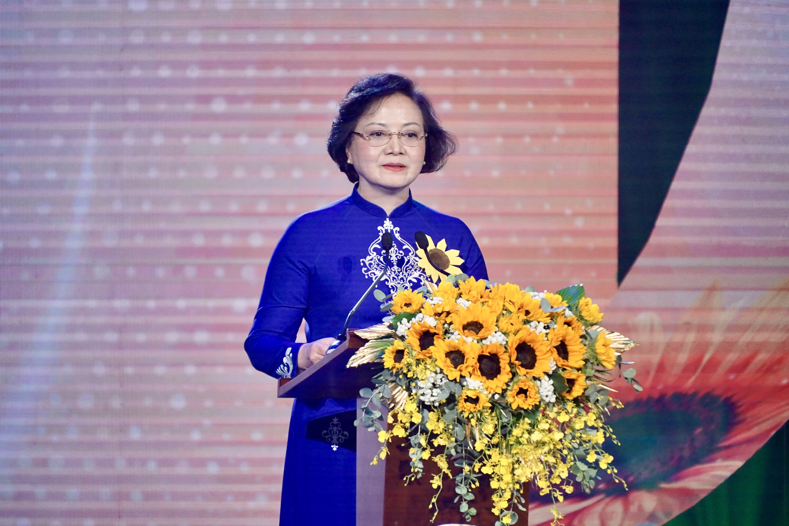 ptt-4-17795513262631206351981 Phó Thủ tướng Phạm Thị Thanh Trà: Không để bệnh nhân ung thư nghèo đơn độc trong cuộc chiến giành sự sống- Ảnh 1.