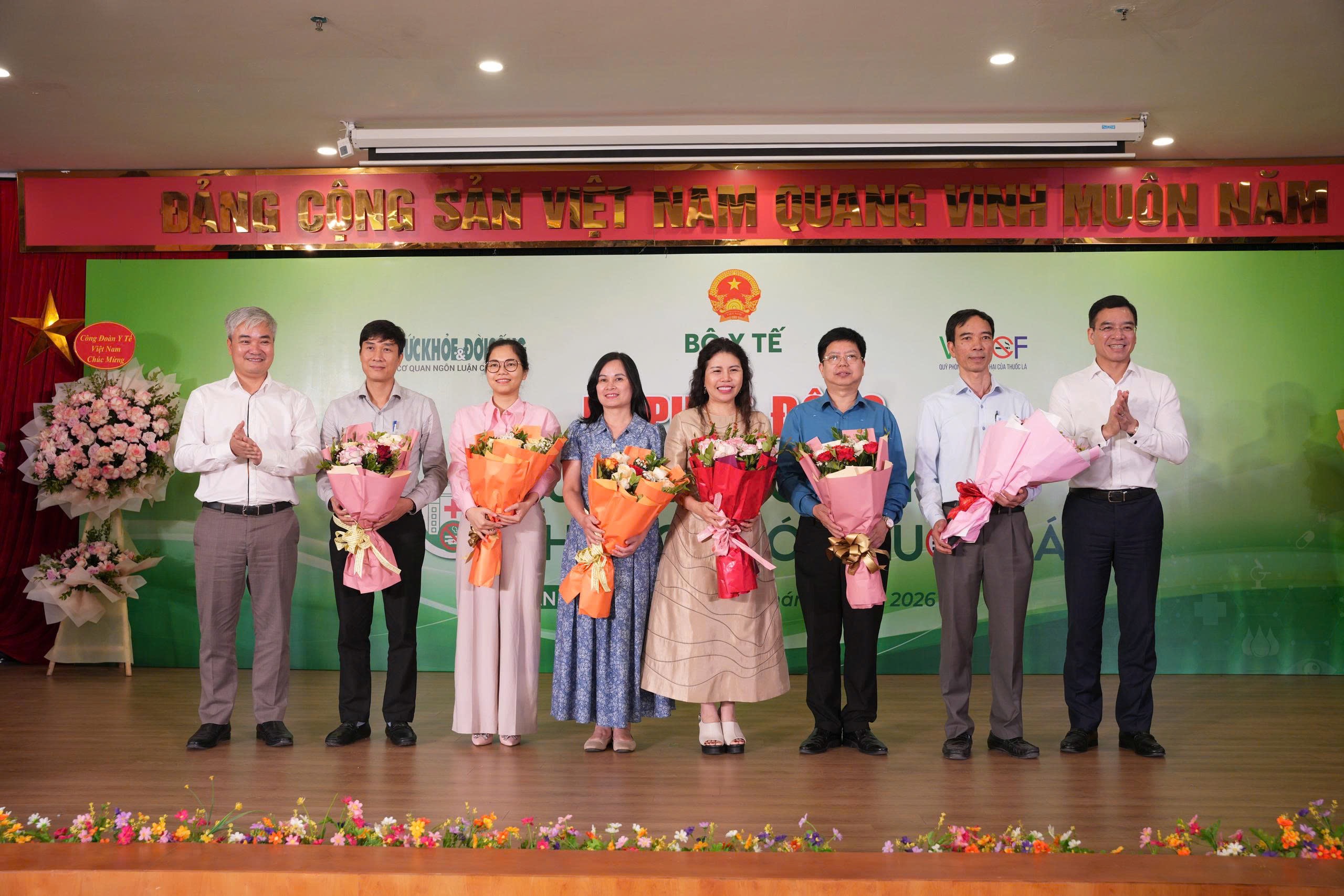 thuoc-la-addd-1779172797778521640921 Thứ trưởng Trần Văn Thuấn: Xây dựng cơ sở y tế không khói thuốc không phải phong trào nhất thời, càng không thể dừng lại ở khẩu hiệu- Ảnh 4.
