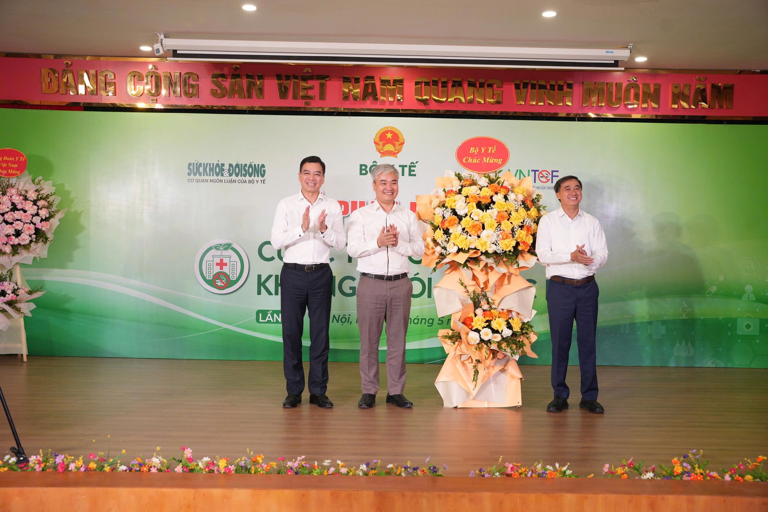 thuoc-la-skds-1779172797725221688442 Thứ trưởng Trần Văn Thuấn: Xây dựng cơ sở y tế không khói thuốc không phải phong trào nhất thời, càng không thể dừng lại ở khẩu hiệu- Ảnh 2.