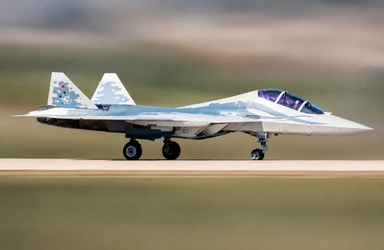 Nga ra mắt tiêm kích Su-57 hai chỗ ngồi để 'chiều' đối tác đặc biệt- Ảnh 1.
