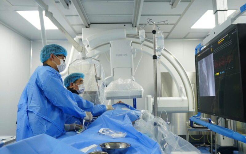 Chạy đua với tử thần, cứu sống bệnh nhân ngừng tim do nhồi máu cơ tim cấp