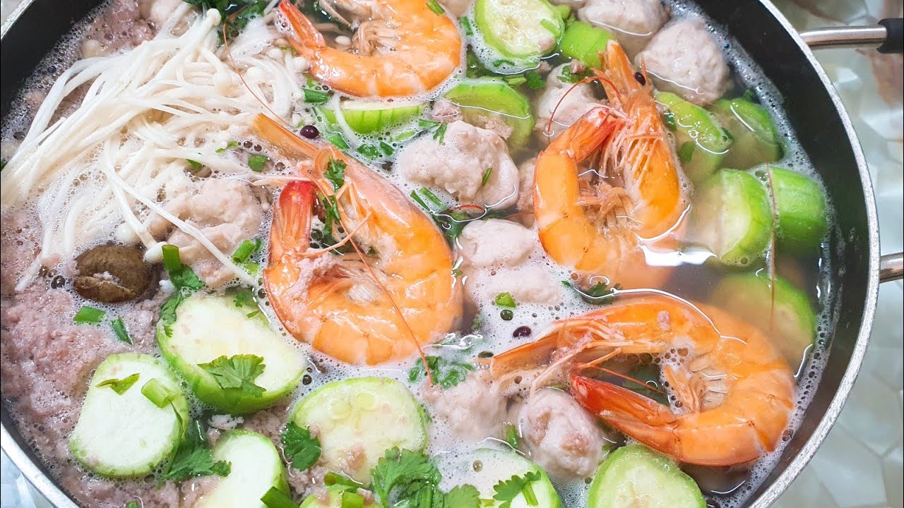 tom-1781232017279284408408 Lẩu tôm bầu: Món ngon thanh mát, bổ dưỡng cho cả gia đình - Ảnh 3.