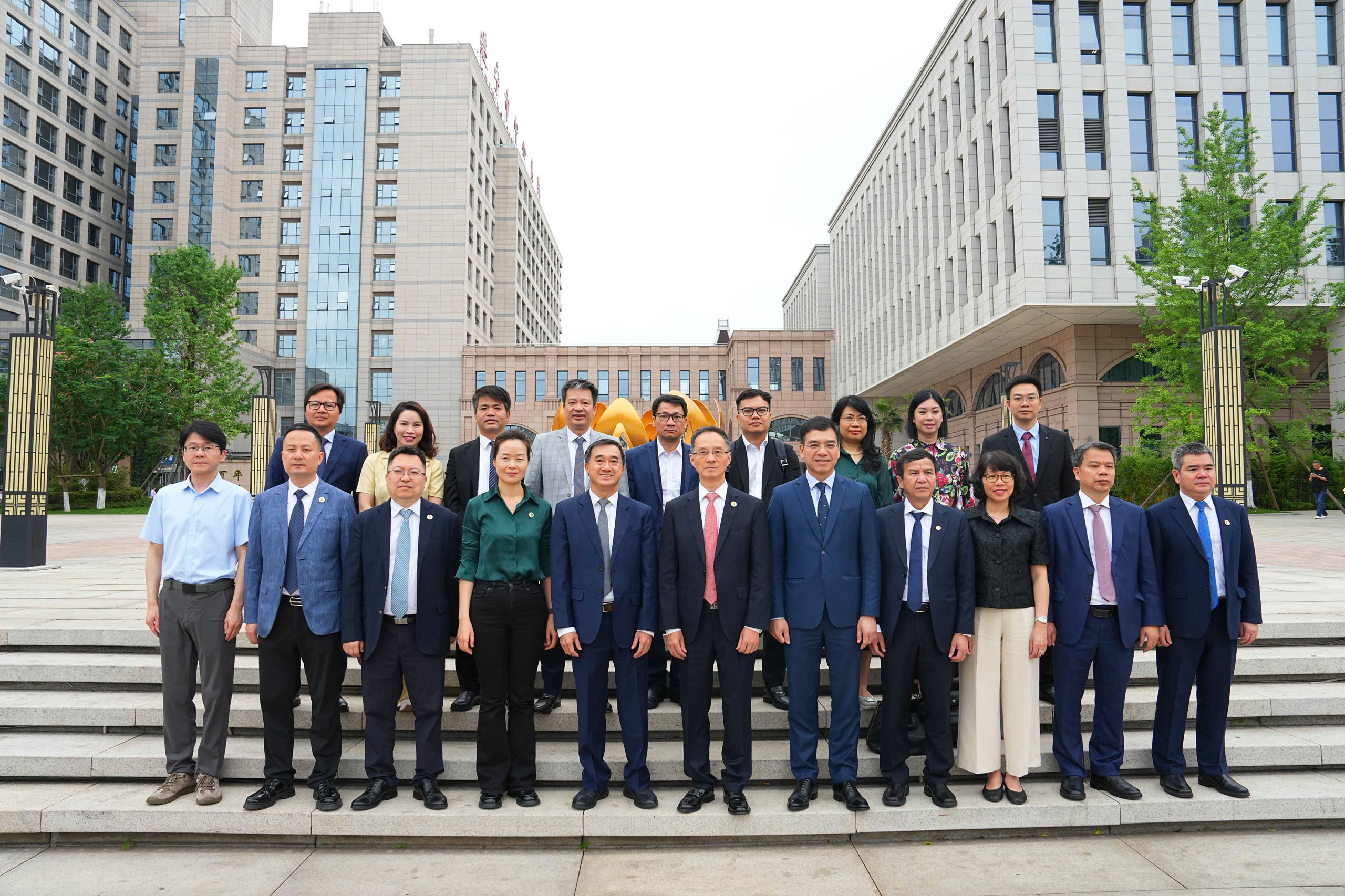 Đoàn công tác Bộ Y tế Việt Nam thăm và làm việc tại Bệnh viện Trung tâm TP Toại Ninh và cơ sở nghiên cứu công nghệ y học siêu âm của Trung Quốc- Ảnh 2.