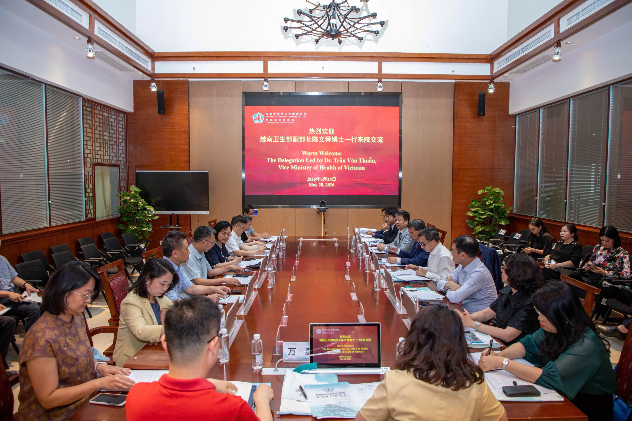 tq-2885-1780062472067737541258 Bộ Y tế Việt Nam trao đổi kinh nghiệm phát triển y dược cổ truyền tại thành phố Thành Đô- Ảnh 1.