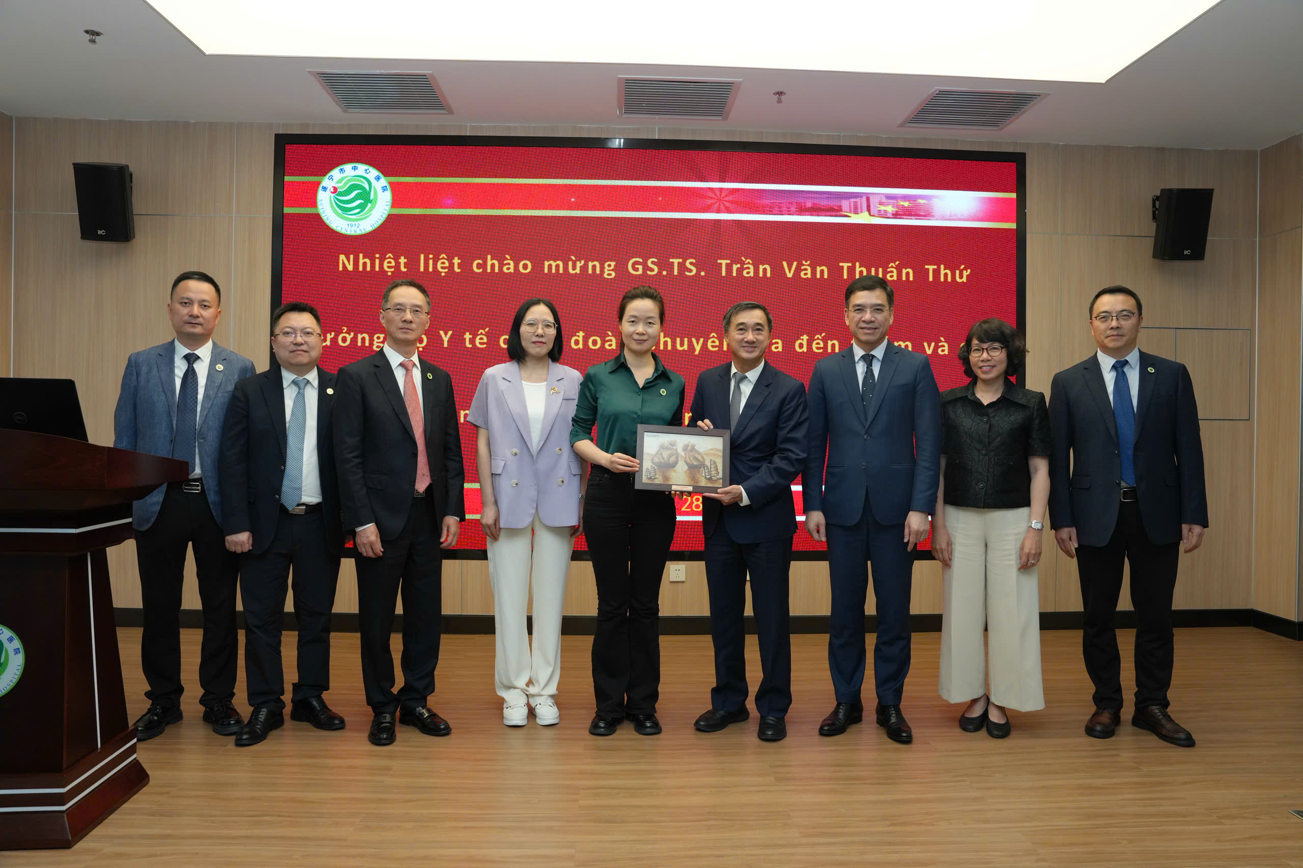 Đoàn công tác Bộ Y tế Việt Nam thăm và làm việc tại Bệnh viện Trung tâm TP Toại Ninh và cơ sở nghiên cứu công nghệ y học siêu âm của Trung Quốc- Ảnh 3.