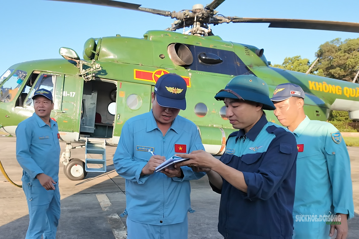 Trực thăng Không quân bay huấn luyện giữa nắng nóng Sơn Tây- Ảnh 2.