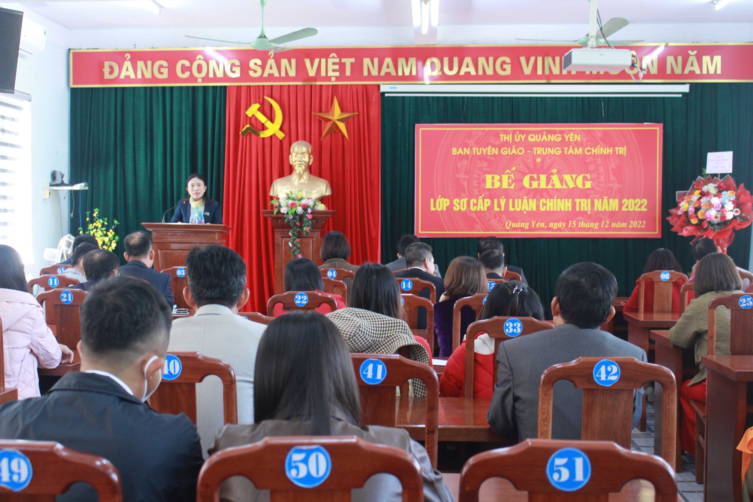 trung-cap-ly-luan-17796783636221831130175 Đang học Trung cấp Lý luận chính trị có được bổ nhiệm Phó Trưởng phòng?- Ảnh 1.