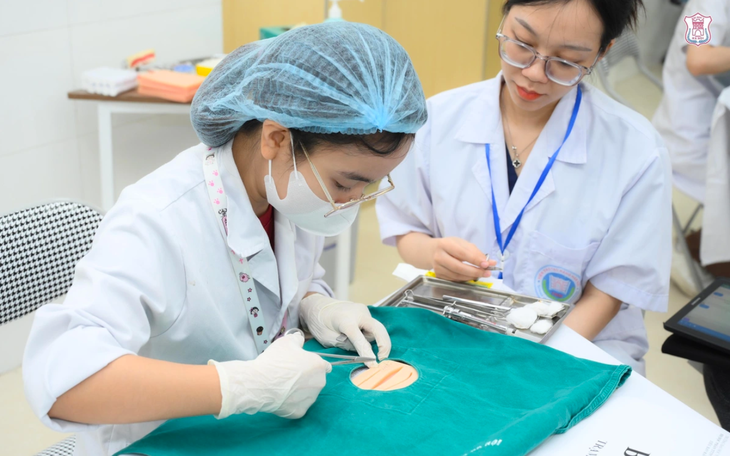 Lo ngại khoảng trống kiến thức nền tảng khi xét tuyển khối ngành Sức khỏe bằng môn xã hội- Ảnh 3.